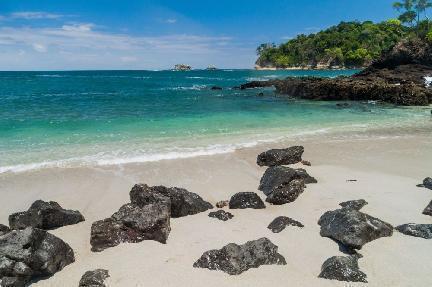 Playa tropical en el Parque Nacional Manuel Antonio