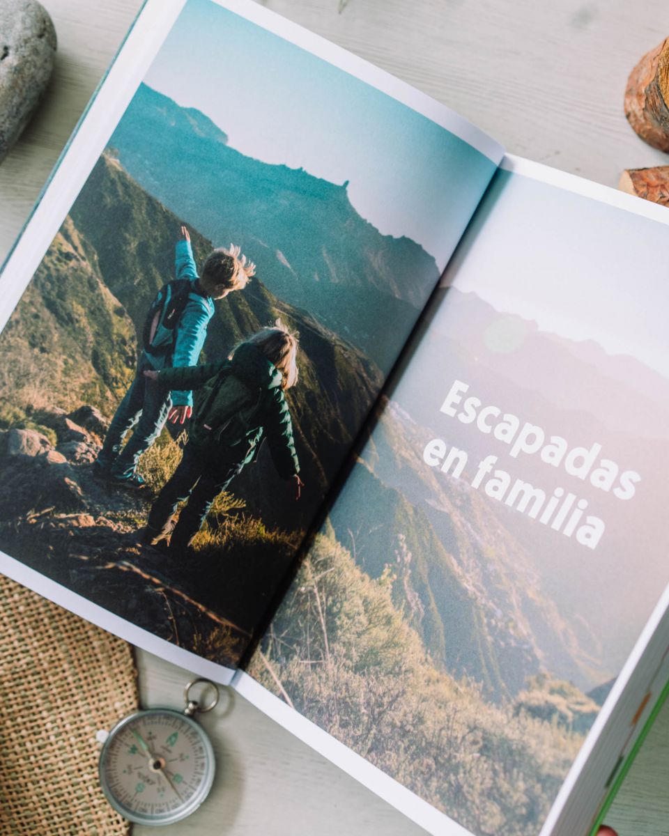 Página interior del libro "Escapadas en familia" de Anaya Touring